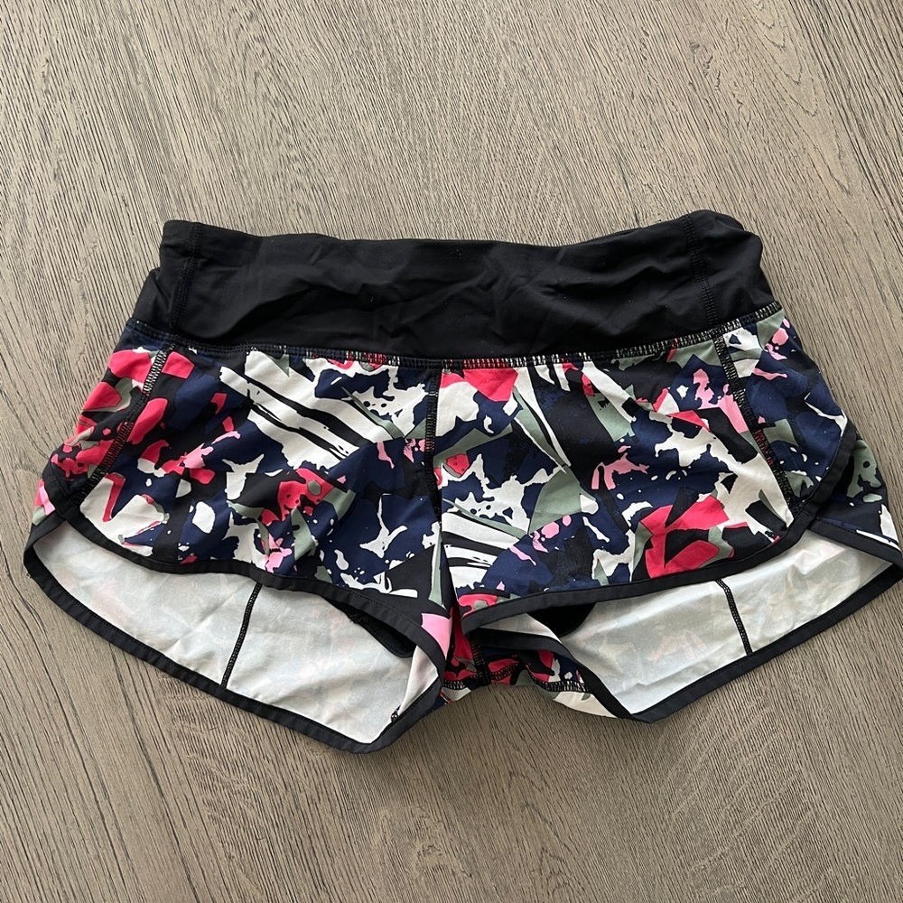 Lululemon Size 4 Speed Short 2.5” Inseam Color Pop Cut Boom Juice
